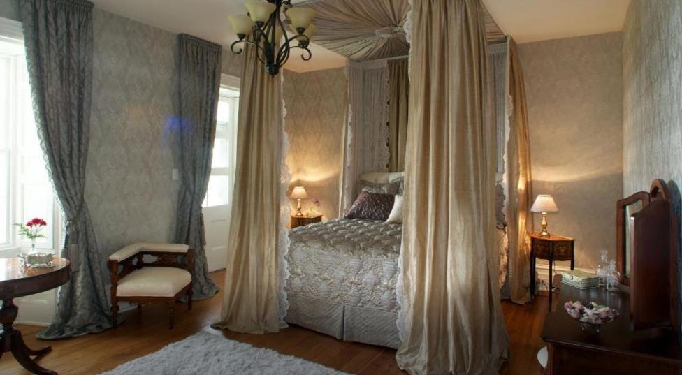 Maplehurst Manor Bed and Breakfast Brockville Habitación foto